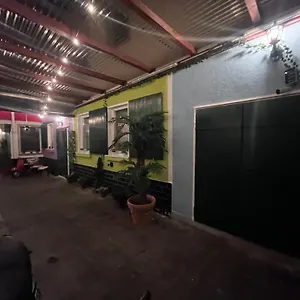 Mainpark 4 Schlafzimmer Bis Zu 10 Personen Direkt Ueber Aschaffapartment Bei Aschaffenburg Apartment
